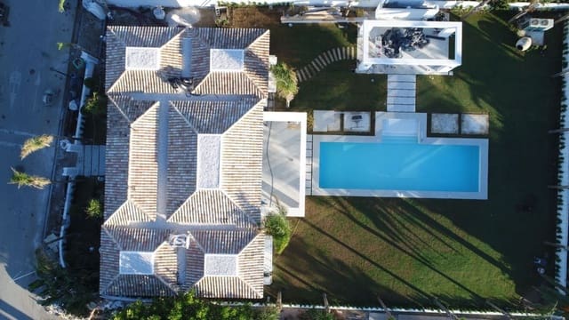 Chalet de 5 habitaciones en Estepona en venta con piscina garaje - 3.900.000 € (Ref: 10001538)