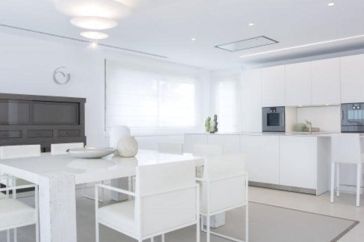 5 bedroom Villa for sale in Marbella with pool garage - € 2,190,000 (Ref: 10001540)