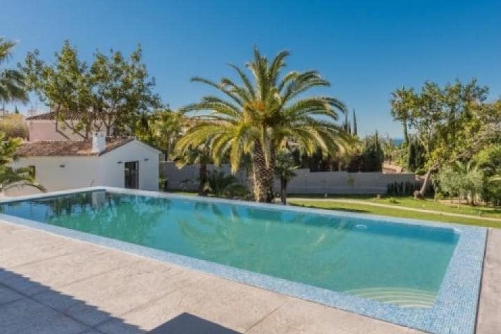 6 sypialnia Willa na sprzedaż w Marbella z basenem garażem - 3 495 000 € (Ref: 10001542)