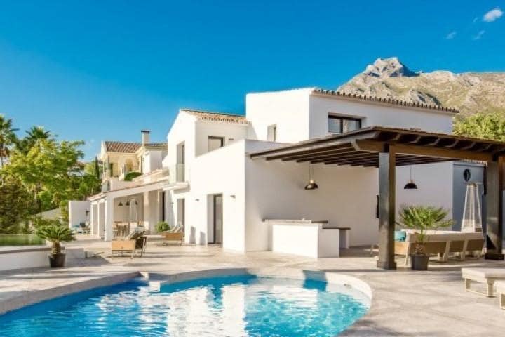 6 sypialnia Willa na sprzedaż w Marbella z basenem garażem - 3 495 000 € (Ref: 10001542)