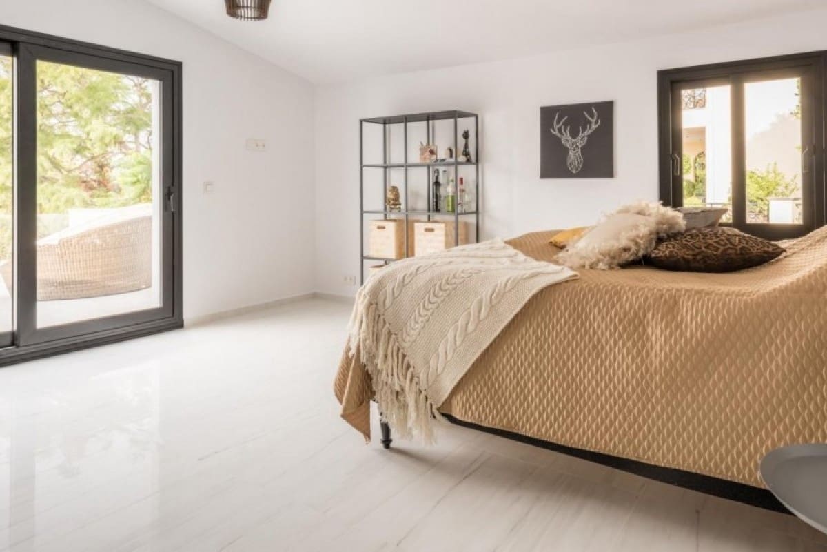 6 sypialnia Willa na sprzedaż w Marbella z basenem garażem - 3 495 000 € (Ref: 10001542)