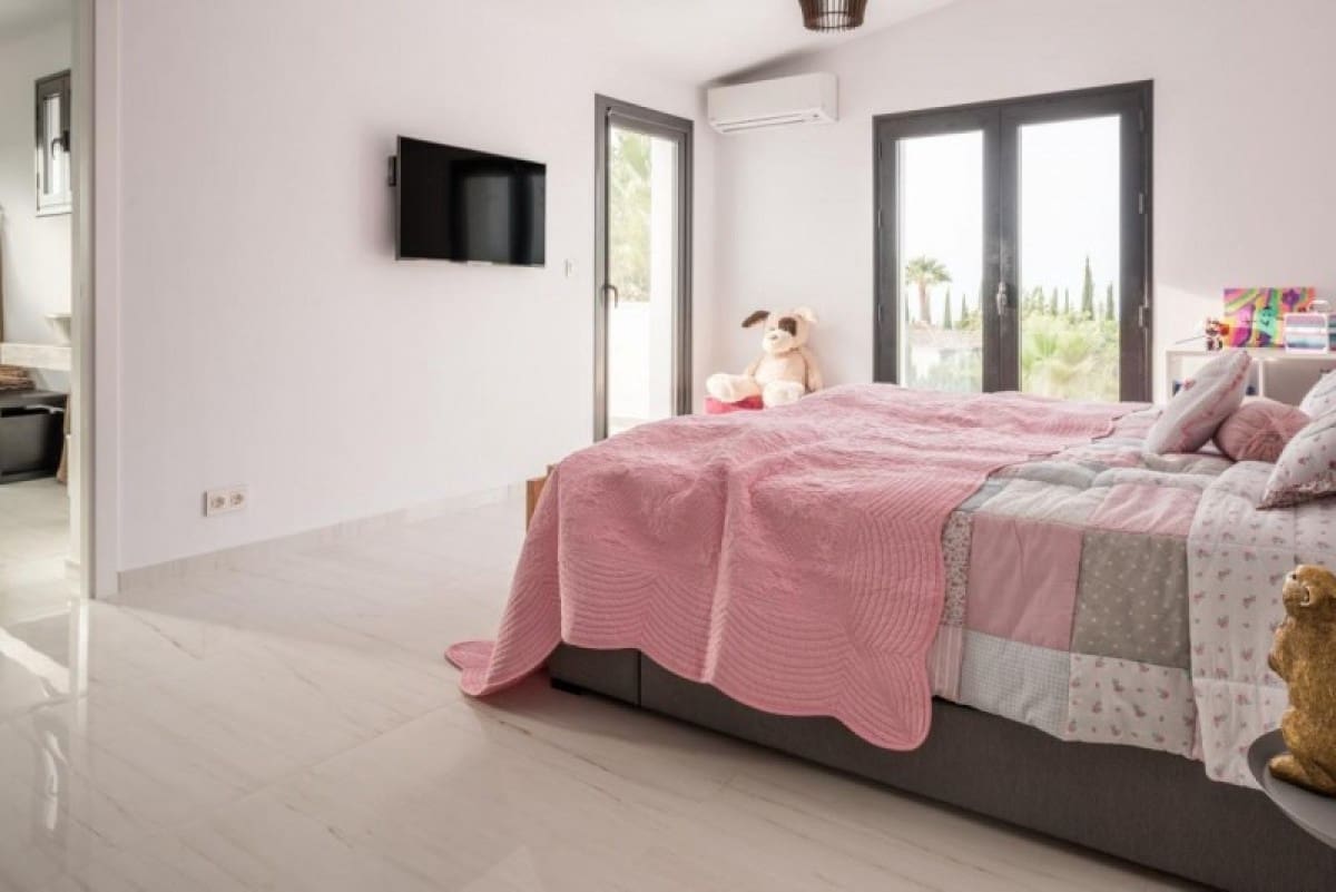 6 sypialnia Willa na sprzedaż w Marbella z basenem garażem - 3 495 000 € (Ref: 10001542)