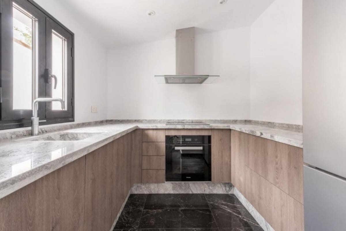 6 sypialnia Willa na sprzedaż w Marbella z basenem garażem - 3 495 000 € (Ref: 10001542)
