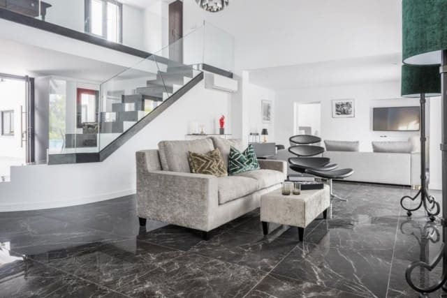 6 sypialnia Willa na sprzedaż w Marbella z basenem garażem - 3 495 000 € (Ref: 10001542)