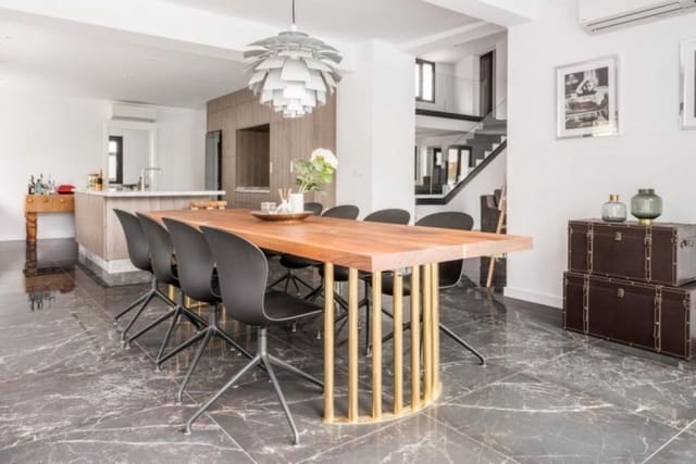 6 sypialnia Willa na sprzedaż w Marbella z basenem garażem - 3 495 000 € (Ref: 10001542)