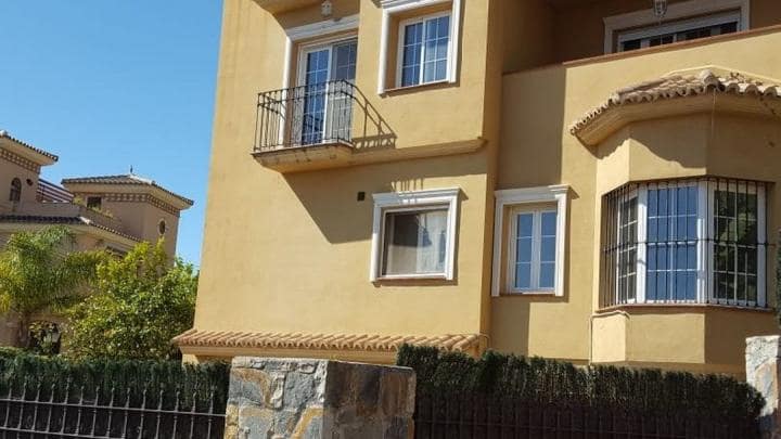 5 sovrum Villa till salu i Marbella med pool garage - 1 490 000 € (Ref: 10001543)