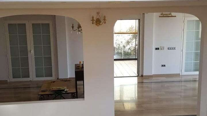 5 sovrum Villa till salu i Marbella med pool garage - 1 490 000 € (Ref: 10001543)