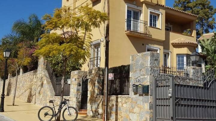 5 sovrum Villa till salu i Marbella med pool garage - 1 490 000 € (Ref: 10001543)