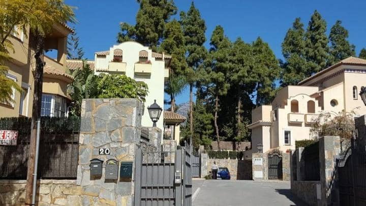5 sovrum Villa till salu i Marbella med pool garage - 1 490 000 € (Ref: 10001543)