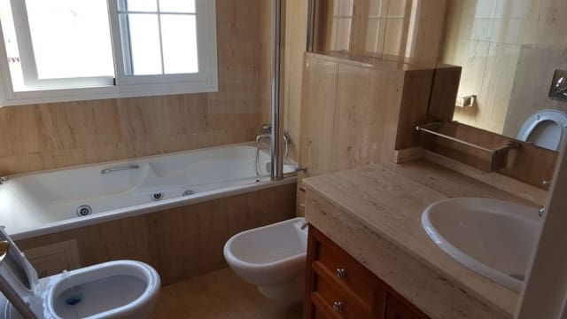 5 sovrum Villa till salu i Marbella med pool garage - 1 490 000 € (Ref: 10001543)