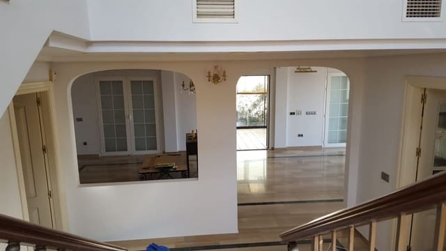 5 sovrum Villa till salu i Marbella med pool garage - 1 490 000 € (Ref: 10001543)