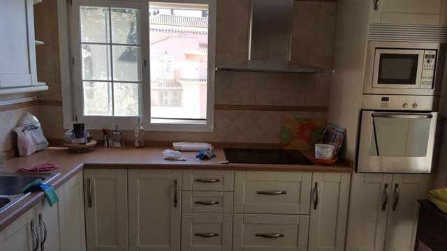 5 sovrum Villa till salu i Marbella med pool garage - 1 490 000 € (Ref: 10001543)