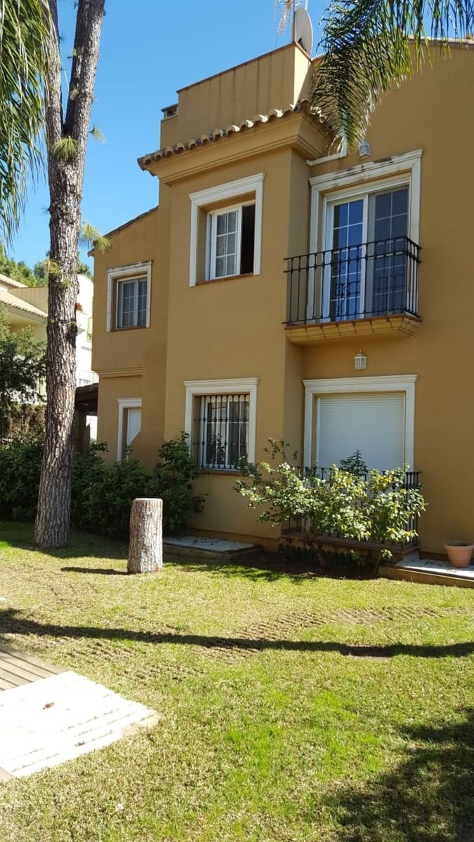 5 sovrum Villa till salu i Marbella med pool garage - 1 490 000 € (Ref: 10001543)