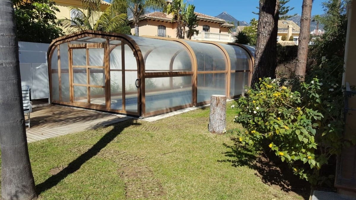 5 sovrum Villa till salu i Marbella med pool garage - 1 490 000 € (Ref: 10001543)