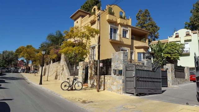 5 sovrum Villa till salu i Marbella med pool garage - 1 490 000 € (Ref: 10001543)