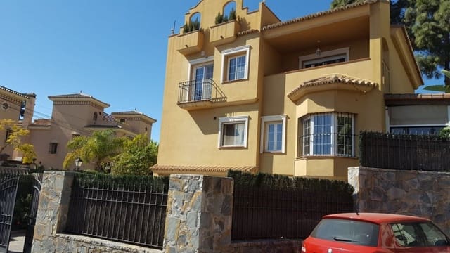 5 sovrum Villa till salu i Marbella med pool garage - 1 490 000 € (Ref: 10001543)