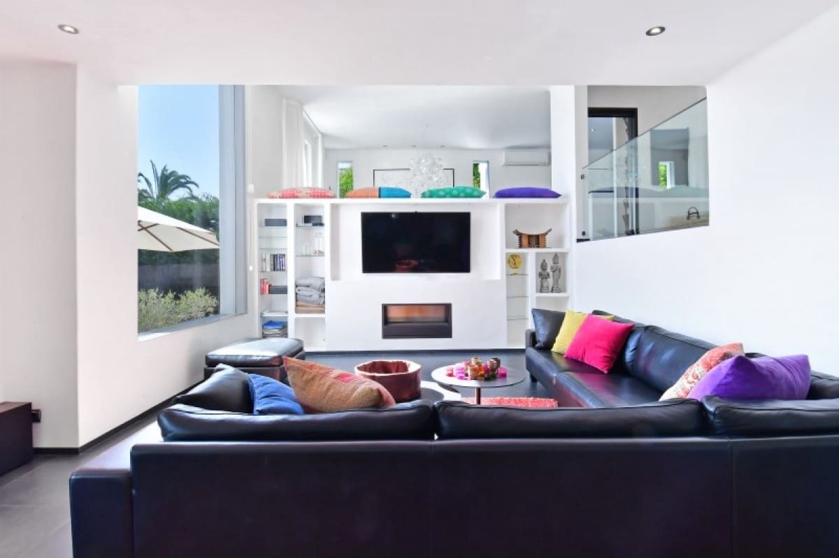 4 bedroom Villa for sale in Marbella with pool garage - € 1,950,000 (Ref: 10001546)
