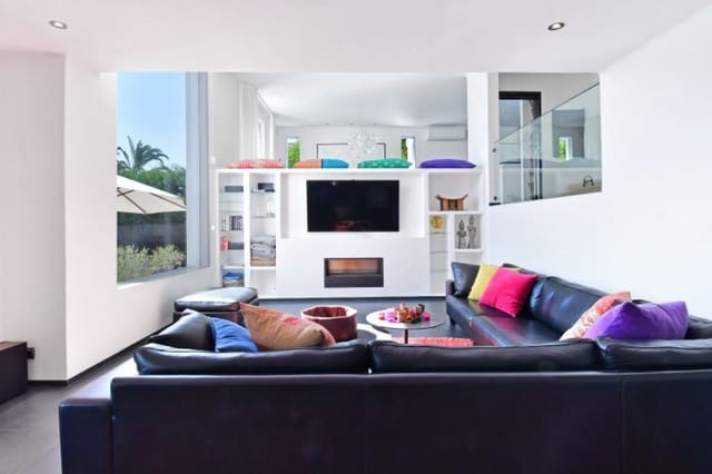 4 bedroom Villa for sale in Marbella with pool garage - € 1,950,000 (Ref: 10001546)