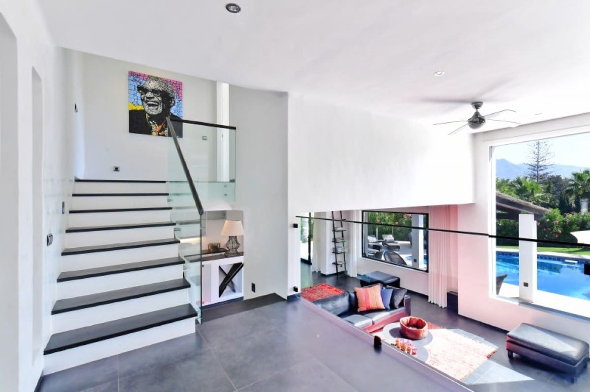 4 bedroom Villa for sale in Marbella with pool garage - € 1,950,000 (Ref: 10001546)