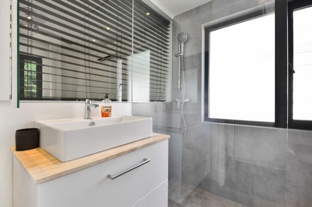 4 bedroom Villa for sale in Marbella with pool garage - € 1,950,000 (Ref: 10001546)