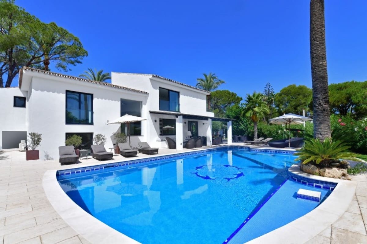 4 bedroom Villa for sale in Marbella with pool garage - € 1,950,000 (Ref: 10001546)