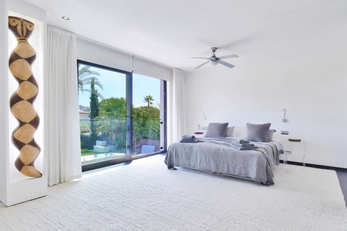 4 bedroom Villa for sale in Marbella with pool garage - € 1,950,000 (Ref: 10001546)