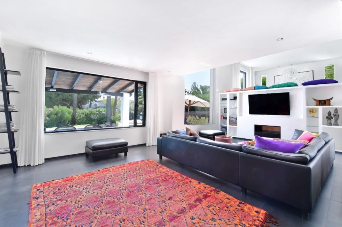 4 bedroom Villa for sale in Marbella with pool garage - € 1,950,000 (Ref: 10001546)