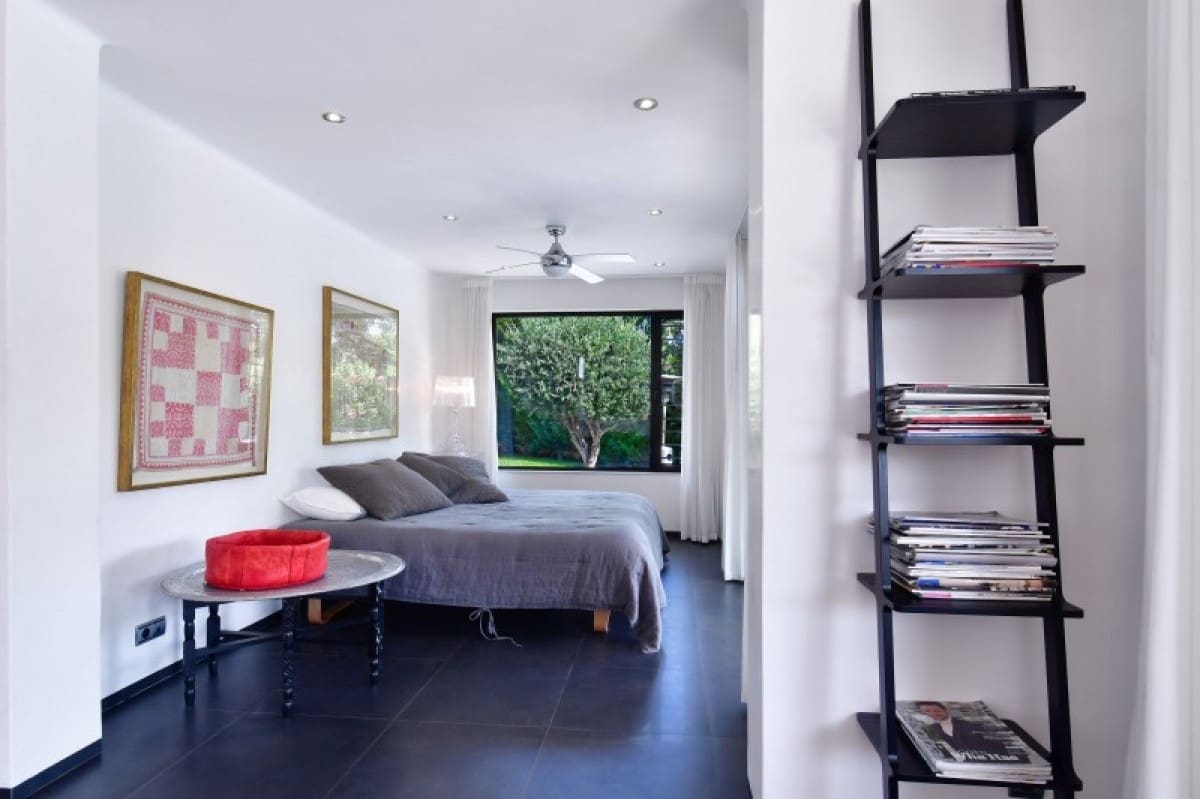 4 bedroom Villa for sale in Marbella with pool garage - € 1,950,000 (Ref: 10001546)
