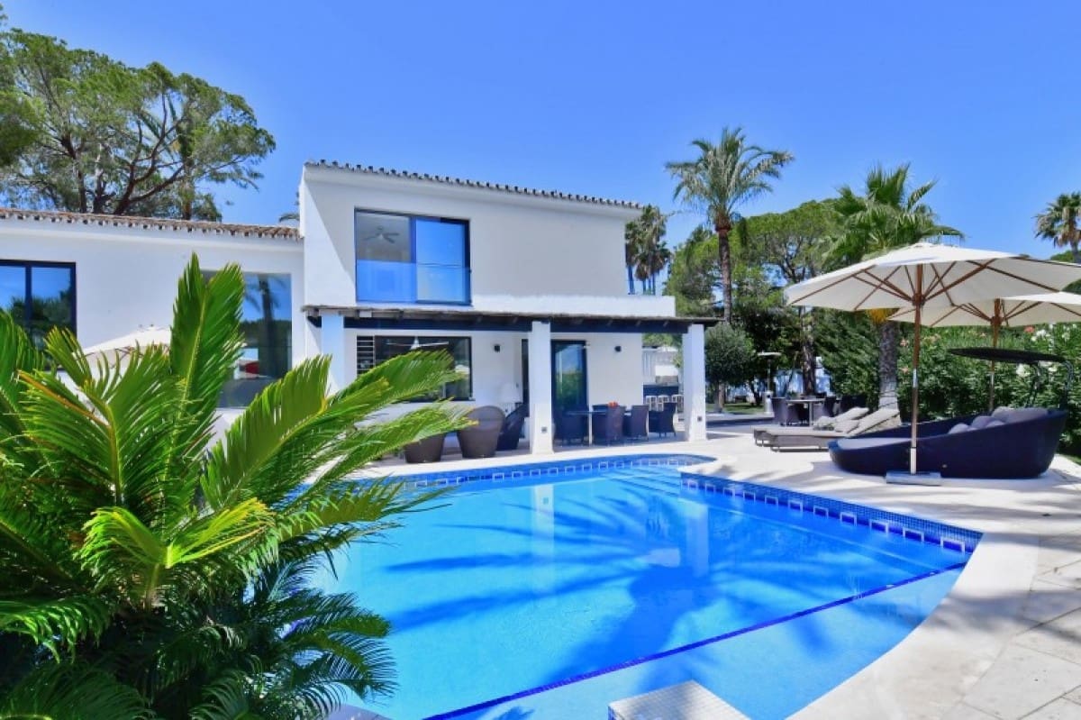 4 bedroom Villa for sale in Marbella with pool garage - € 1,950,000 (Ref: 10001546)