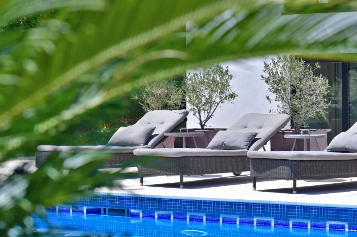 4 bedroom Villa for sale in Marbella with pool garage - € 1,950,000 (Ref: 10001546)