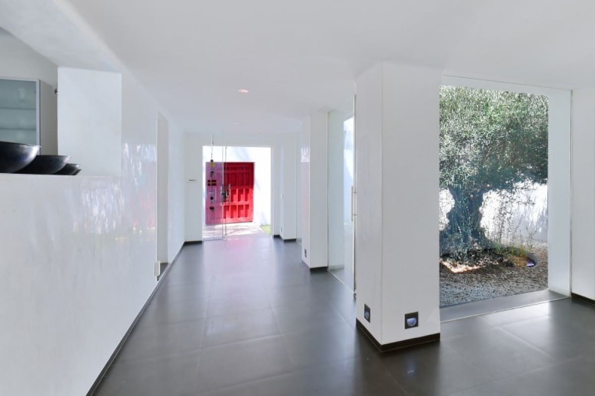 4 bedroom Villa for sale in Marbella with pool garage - € 1,950,000 (Ref: 10001546)