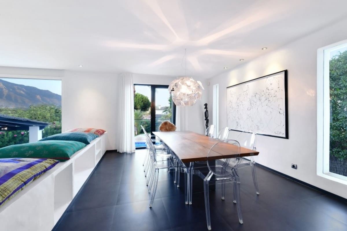 4 bedroom Villa for sale in Marbella with pool garage - € 1,950,000 (Ref: 10001546)