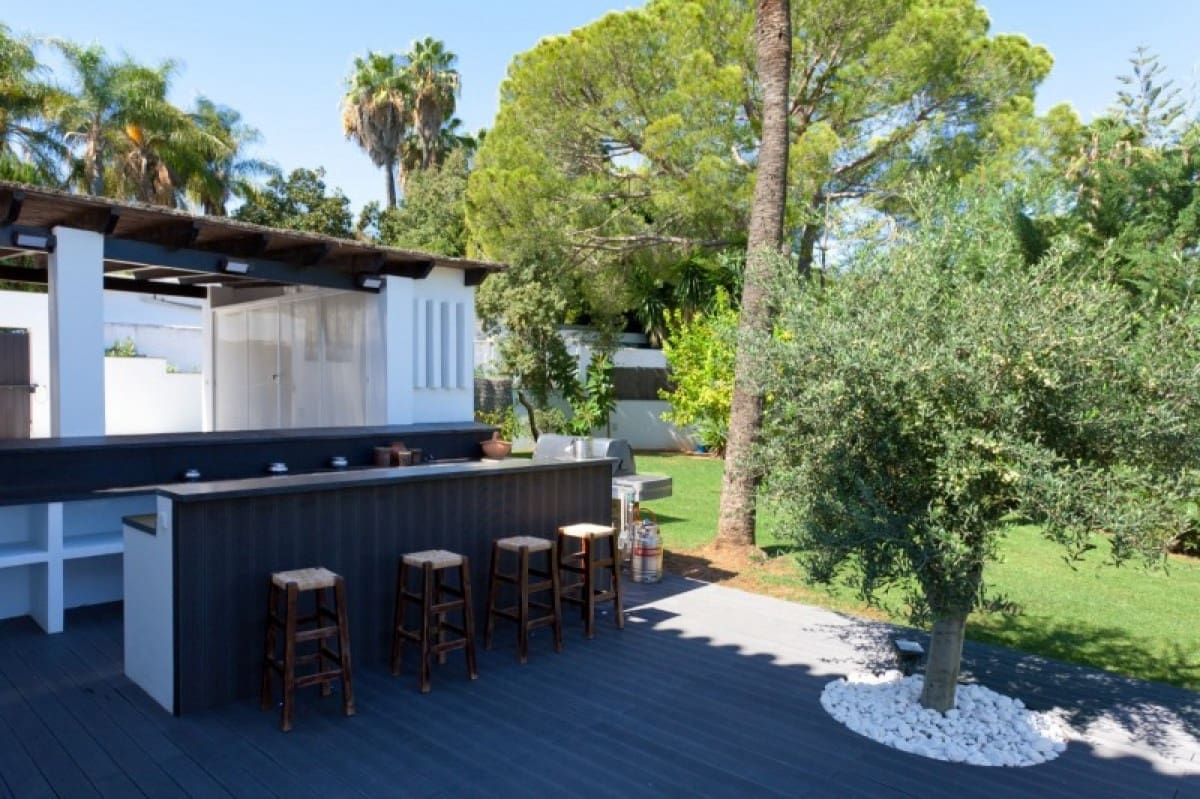 4 bedroom Villa for sale in Marbella with pool garage - € 1,950,000 (Ref: 10001546)