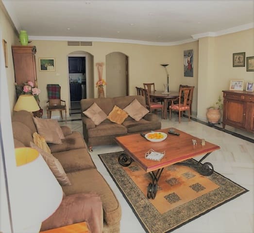 2 soveværelse Lejlighed til salg i Marbella med swimmingpool garage - € 360.000 (Ref: 10001548)