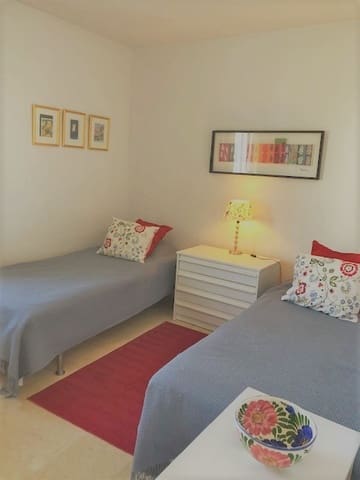 2 soveværelse Lejlighed til salg i Marbella med swimmingpool garage - € 495.000 (Ref: 10001549)