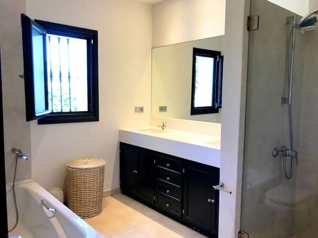 3 Zimmer Villa zu verkaufen in Marbella mit Pool Garage - 1.950.000 € (Ref: 10001550)