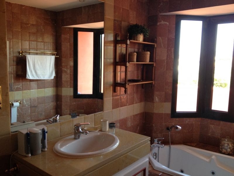 4 sovrum Hus till salu i Marbella med pool garage - 599 500 € (Ref: 10001551)