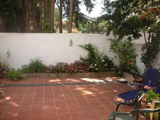 4 Zimmer Haus zu verkaufen in Marbella mit Pool Garage - 365.000 € (Ref: 10001552)