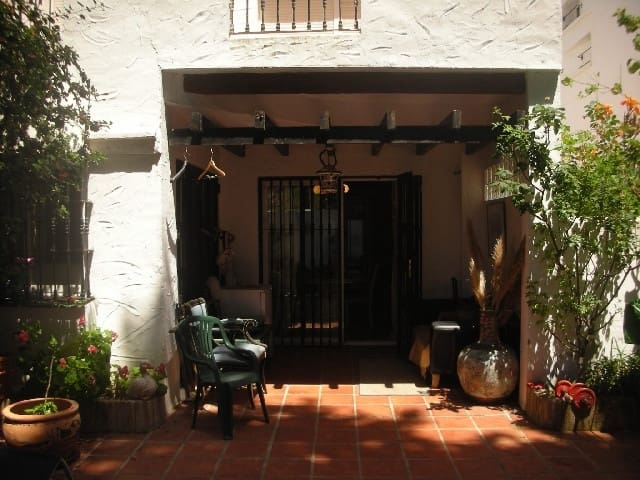 4 Zimmer Haus zu verkaufen in Marbella mit Pool Garage - 365.000 € (Ref: 10001552)