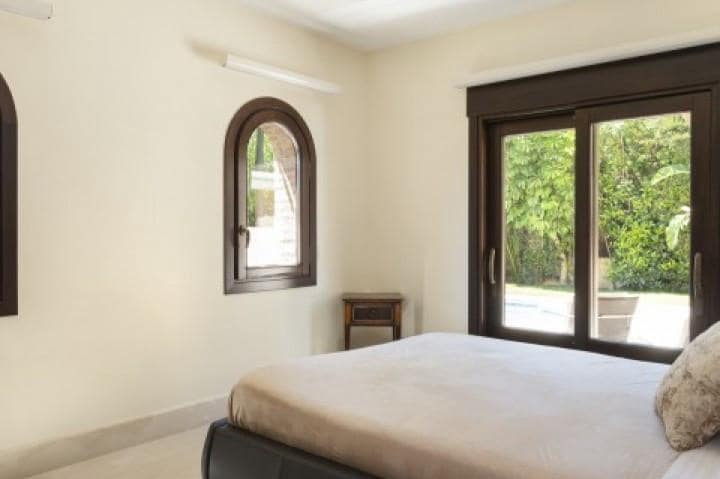 Chalet de 5 habitaciones en Marbella en venta con piscina garaje - 1.595.000 € (Ref: 10001553)