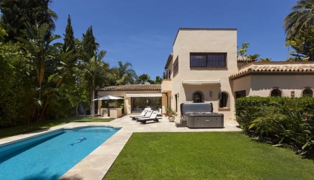 Chalet de 5 habitaciones en Marbella en venta con piscina garaje - 1.595.000 € (Ref: 10001553)