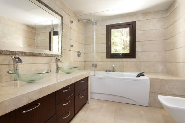 Chalet de 5 habitaciones en Marbella en venta con piscina garaje - 1.595.000 € (Ref: 10001553)