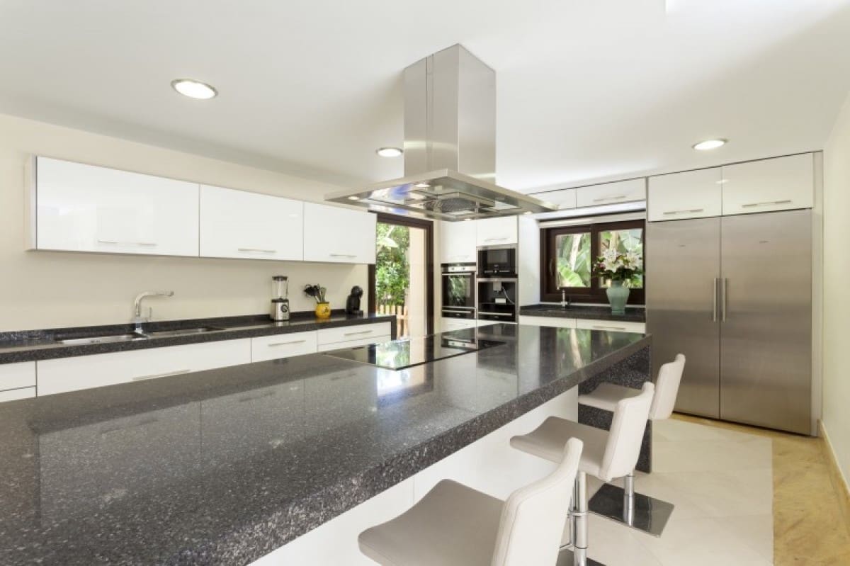 Chalet de 5 habitaciones en Marbella en venta con piscina garaje - 1.595.000 € (Ref: 10001553)