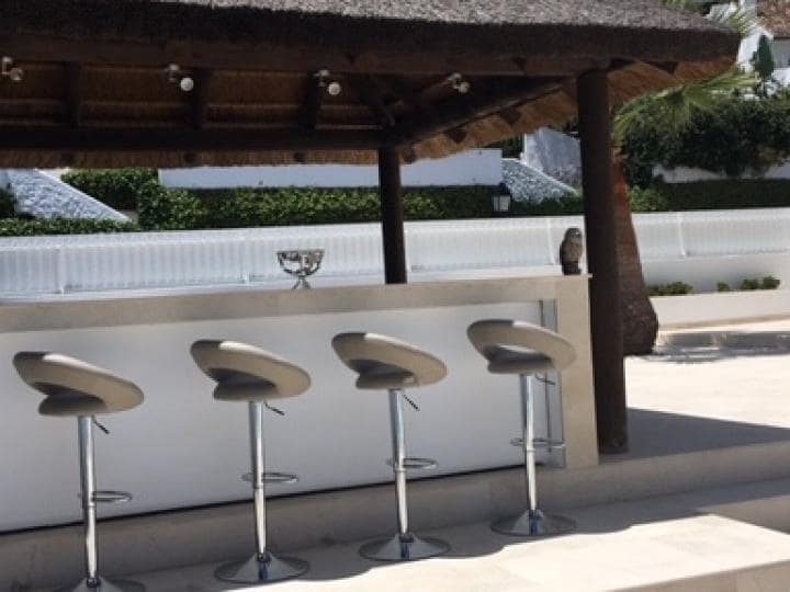 5 makuuhuone Huvila myytävänä paikassa Puerto Banus mukana uima-altaan - 1 195 000 € (Ref: 10001554)