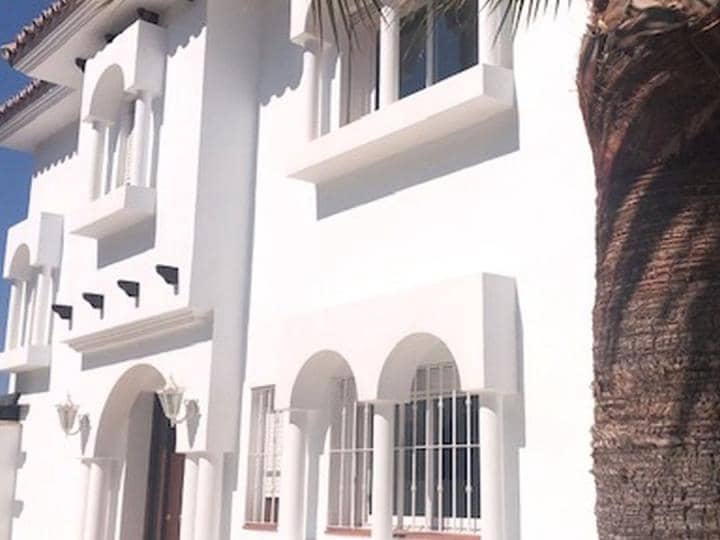 5 makuuhuone Huvila myytävänä paikassa Puerto Banus mukana uima-altaan - 1 195 000 € (Ref: 10001554)