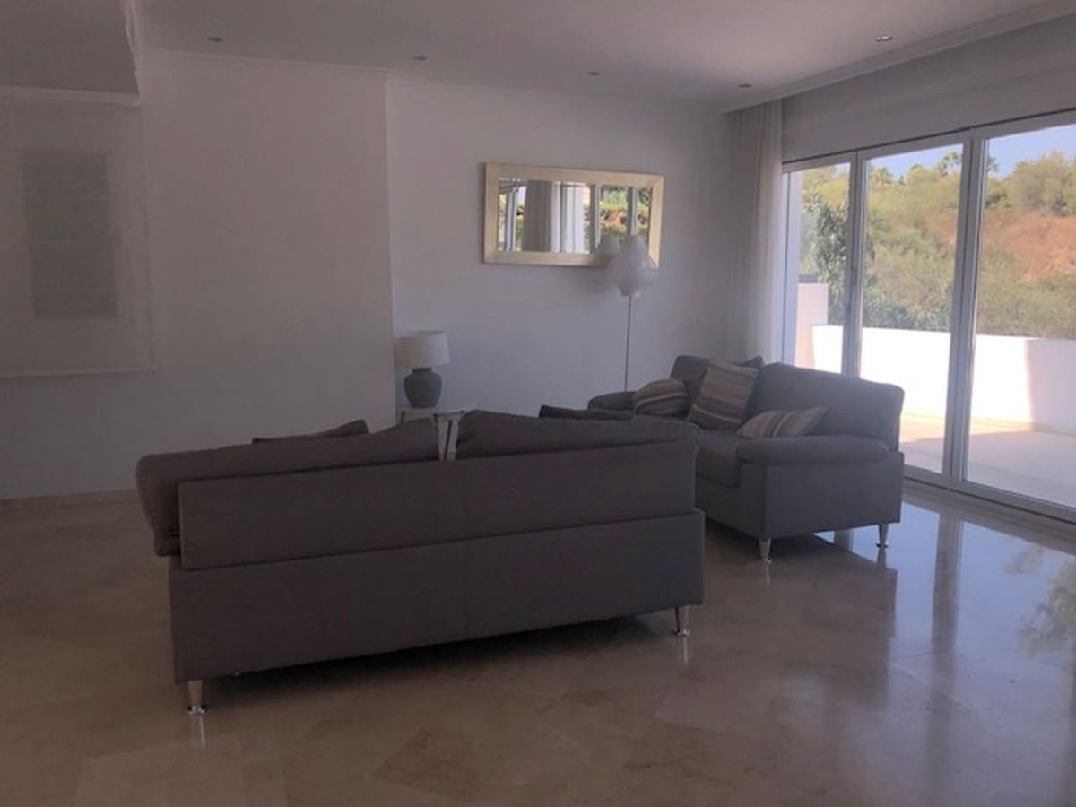 5 makuuhuone Huvila myytävänä paikassa Puerto Banus mukana uima-altaan - 1 195 000 € (Ref: 10001554)