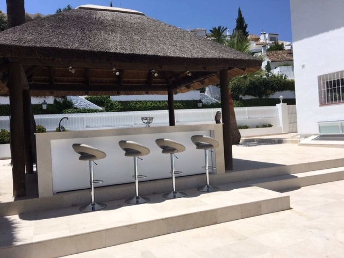 5 makuuhuone Huvila myytävänä paikassa Puerto Banus mukana uima-altaan - 1 195 000 € (Ref: 10001554)