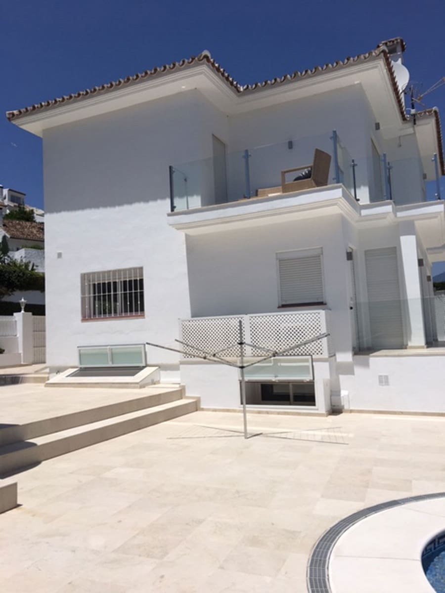 5 makuuhuone Huvila myytävänä paikassa Puerto Banus mukana uima-altaan - 1 195 000 € (Ref: 10001554)