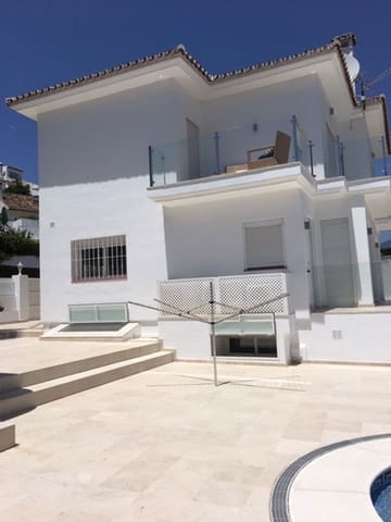 5 makuuhuone Huvila myytävänä paikassa Puerto Banus, Marbella mukana uima-altaan - 1 195 000 € (Ref: 10001554)