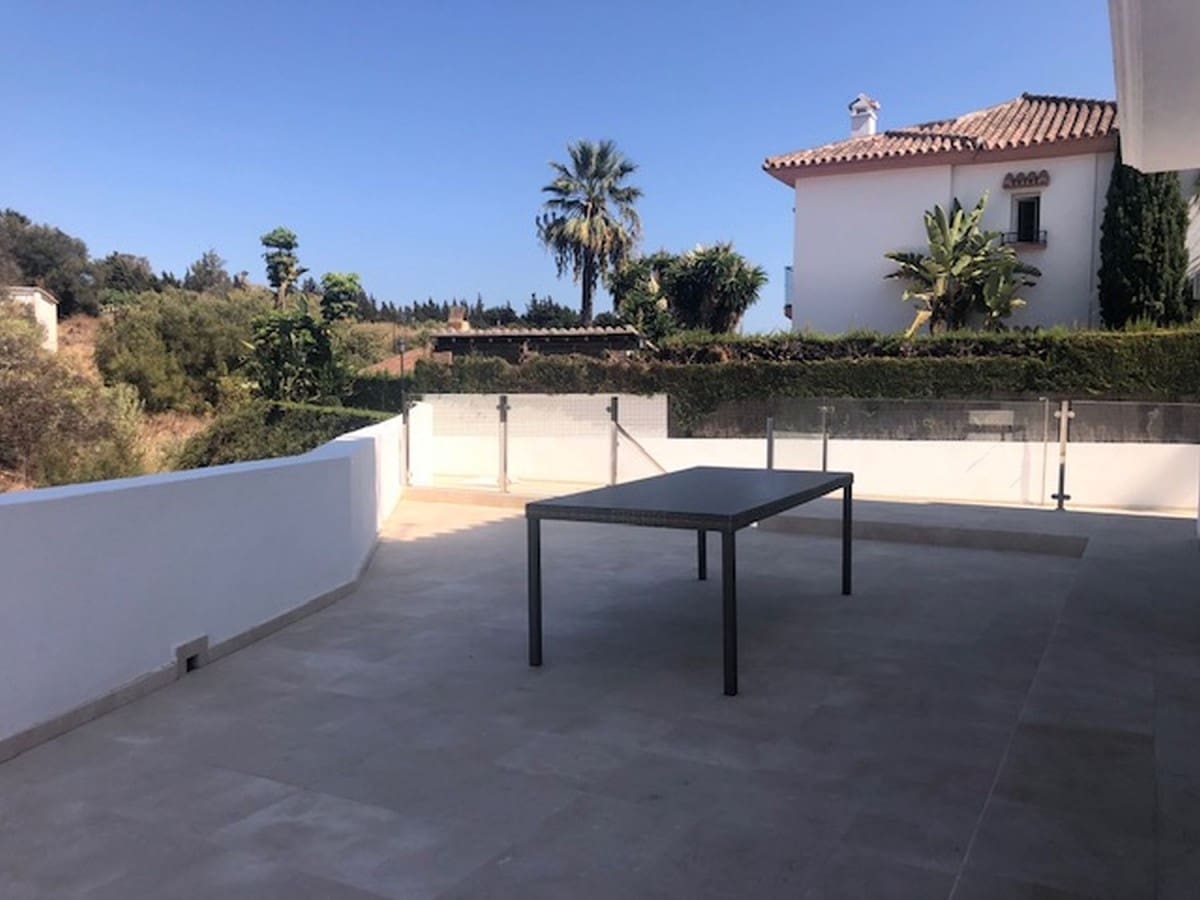 5 makuuhuone Huvila myytävänä paikassa Puerto Banus mukana uima-altaan - 1 195 000 € (Ref: 10001554)
